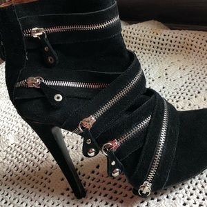 Gorgeous suede leather zip boots